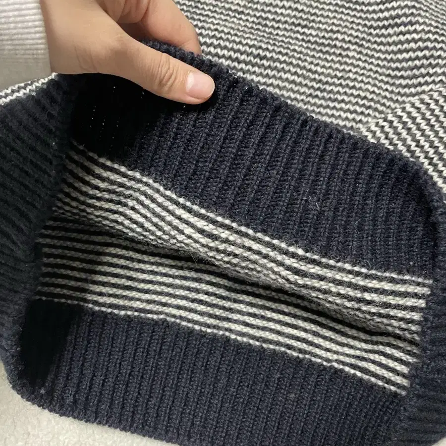 낫띵리튼 caron stripe jumper 니트