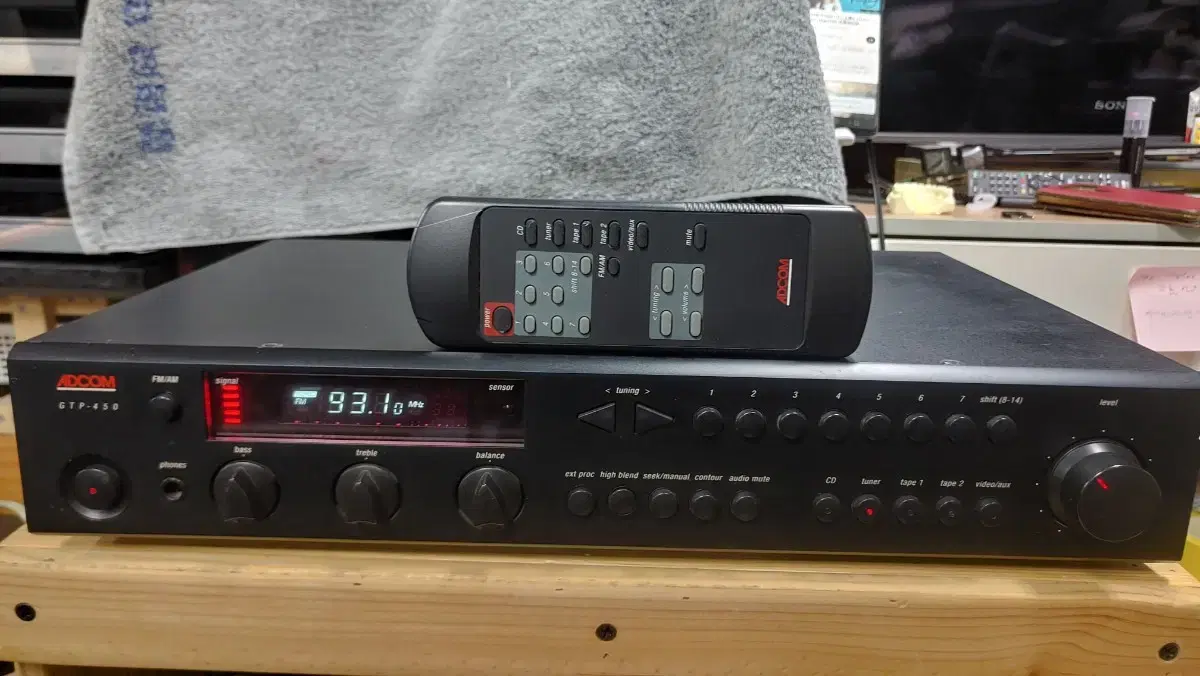 ADCOM GPT-450 튜너 내장 프리앰프