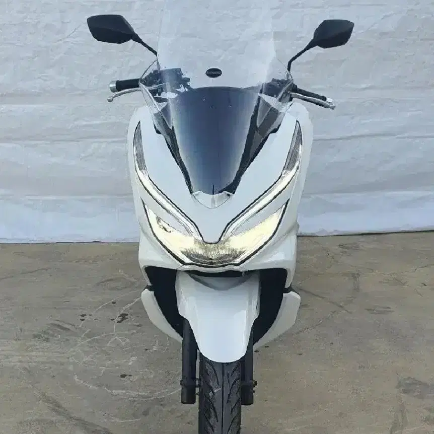 Pcx125 더뉴 2020년식 저렴하게 판매합니다.