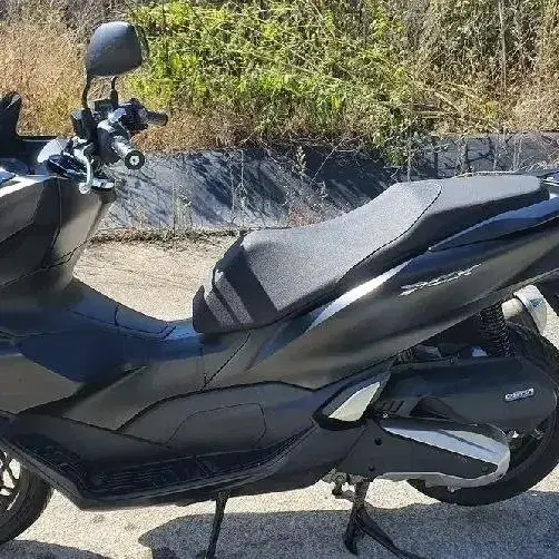 Pcx125 ABS 22년식 2만키로 판매합니다.