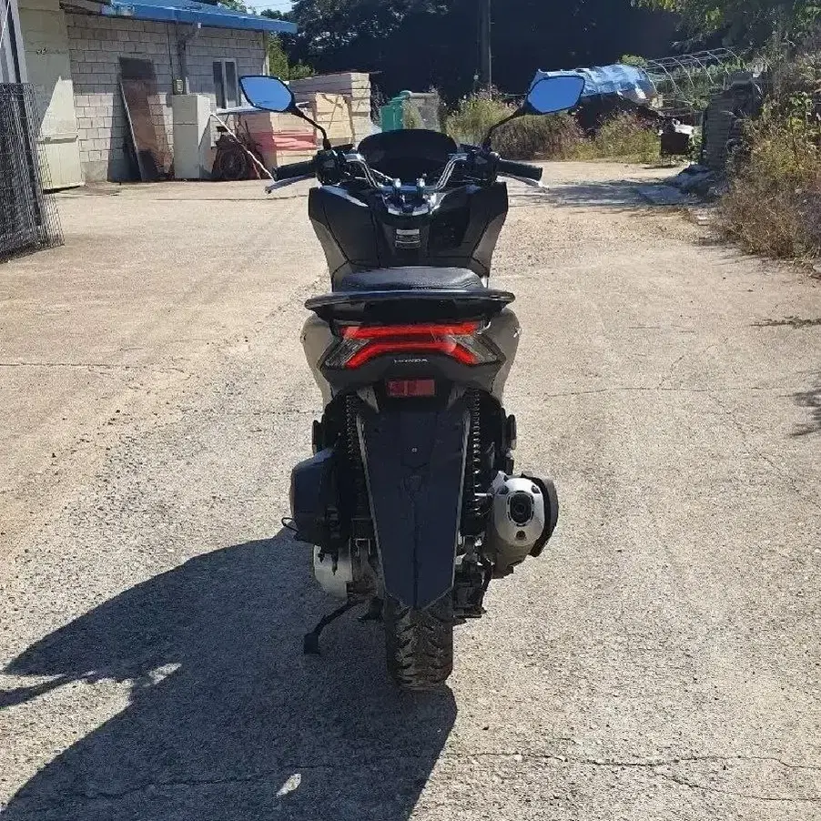 Pcx125 ABS 22년식 2만키로 판매합니다.