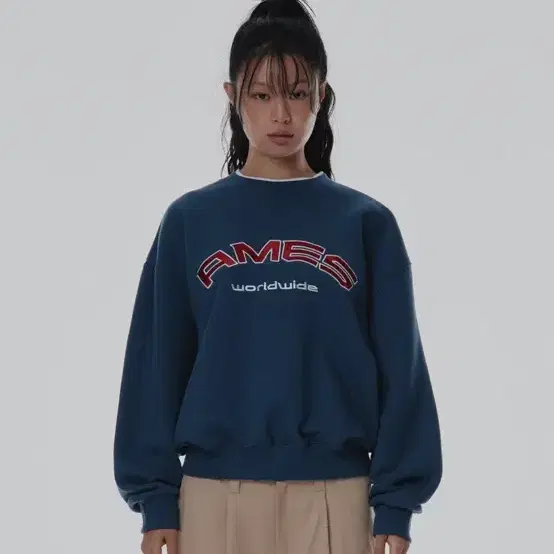 아메스 LAYERED NECK SWEATSHIRT BLUE