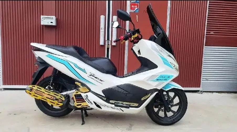 Pcx125 더 뉴 2019년식 2만키로 판매합니다