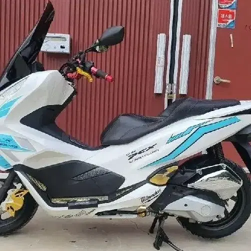 Pcx125 더 뉴 2019년식 2만키로 판매합니다