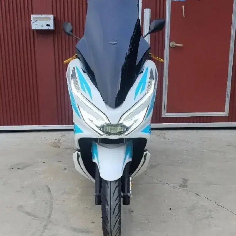 Pcx125 더 뉴 2019년식 2만키로 판매합니다