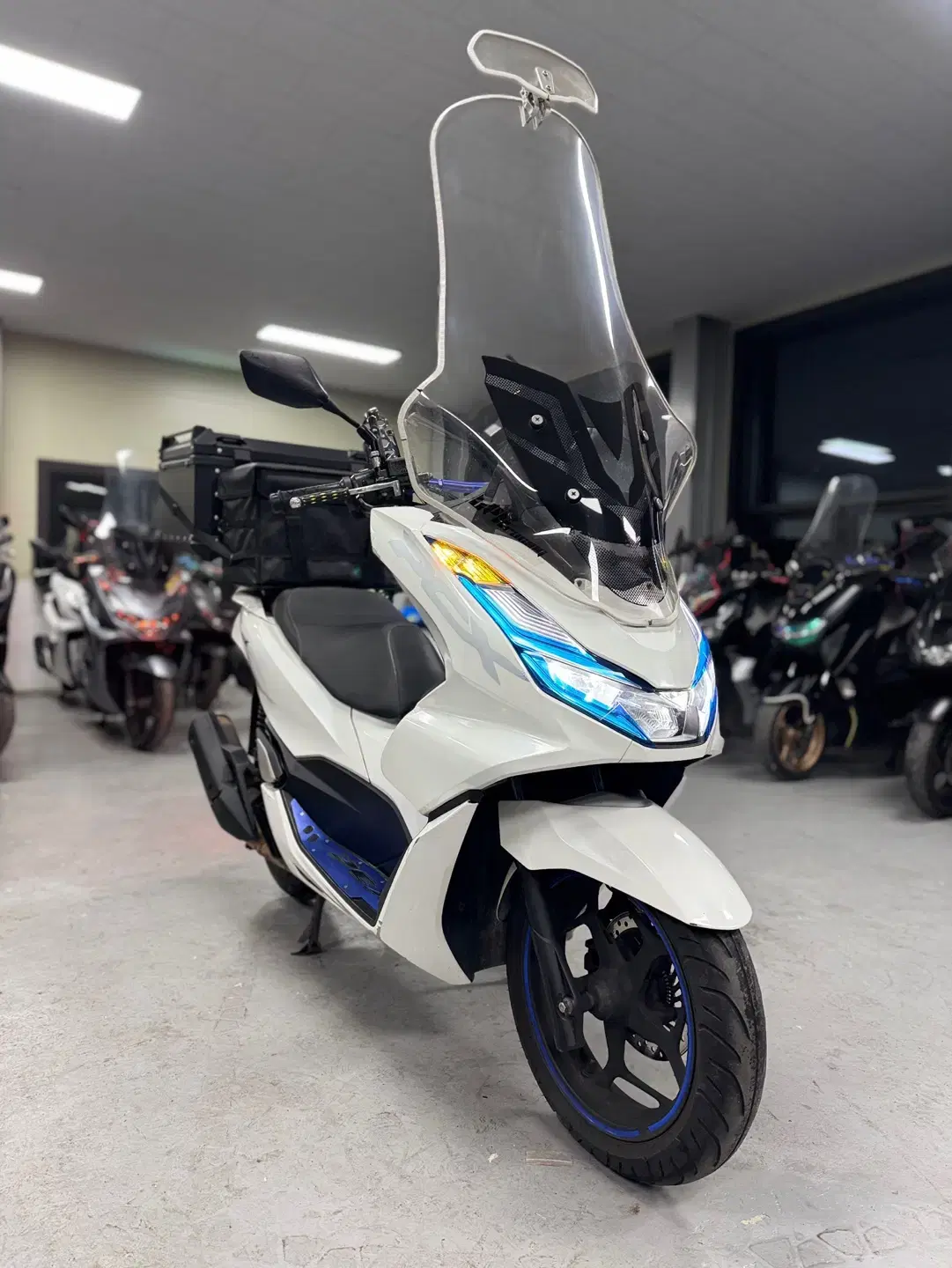 혼다 21년식 PCX125 ABS모델 7만Km 깔끔한 차량 판매합니다.