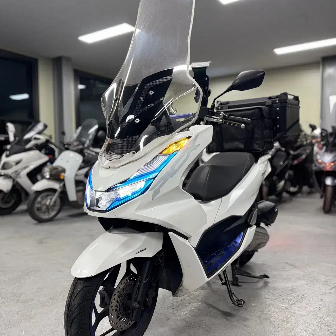 혼다 21년식 PCX125 ABS모델 7만Km 깔끔한 차량 판매합니다.