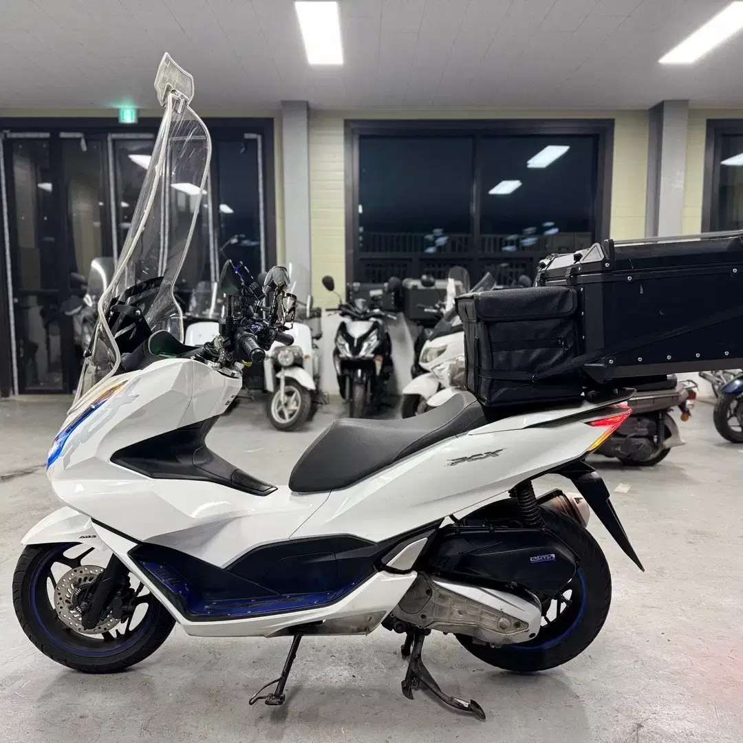 혼다 21년식 PCX125 ABS모델 7만Km 깔끔한 차량 판매합니다.