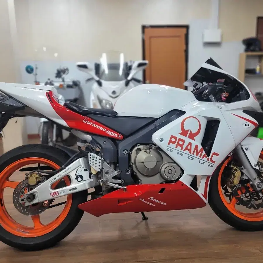 혼다)CBR600rr.요시무라(정품)구변완.풀베기 차량 판매합니다