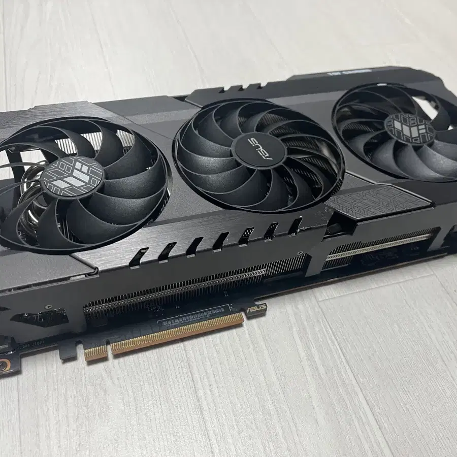 ASUS TUF Gaming 라데온 RX 6800XT O16G OC D6