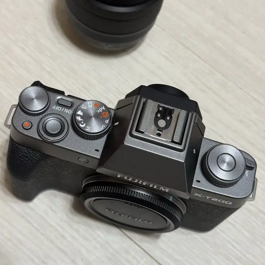 FUJIFILM X-T200 카메라 & DJI RS3 짐벌