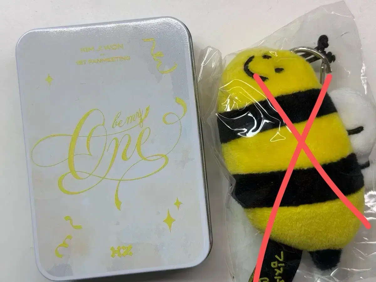 kim jiwon, actor, first fanmeeting, photocard set, bee doll keyring, WTS