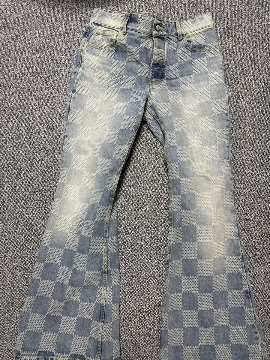 LOUIS VUITTON 루이비통 24ss 퍼렐 부츠컷 데님