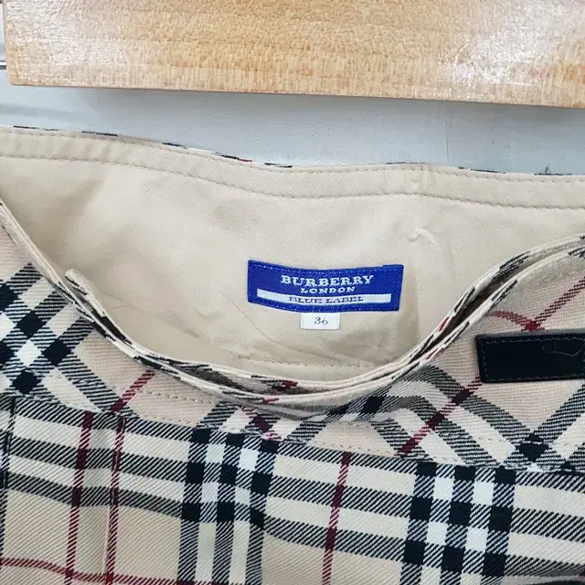 Burberry 버버리 블루라벨 울 랩스커트