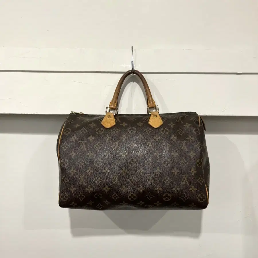 LOUIS VUITTON Monogram Speedy 30 Bag