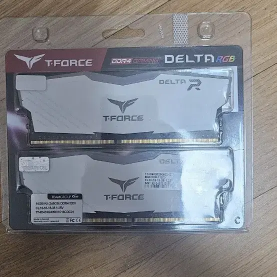 ddr4 8x2 튜닝램 (총 16gb)