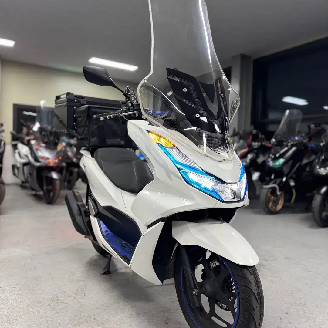 혼다 PCX125 ABS 22년형 7만Km 판매합니다.