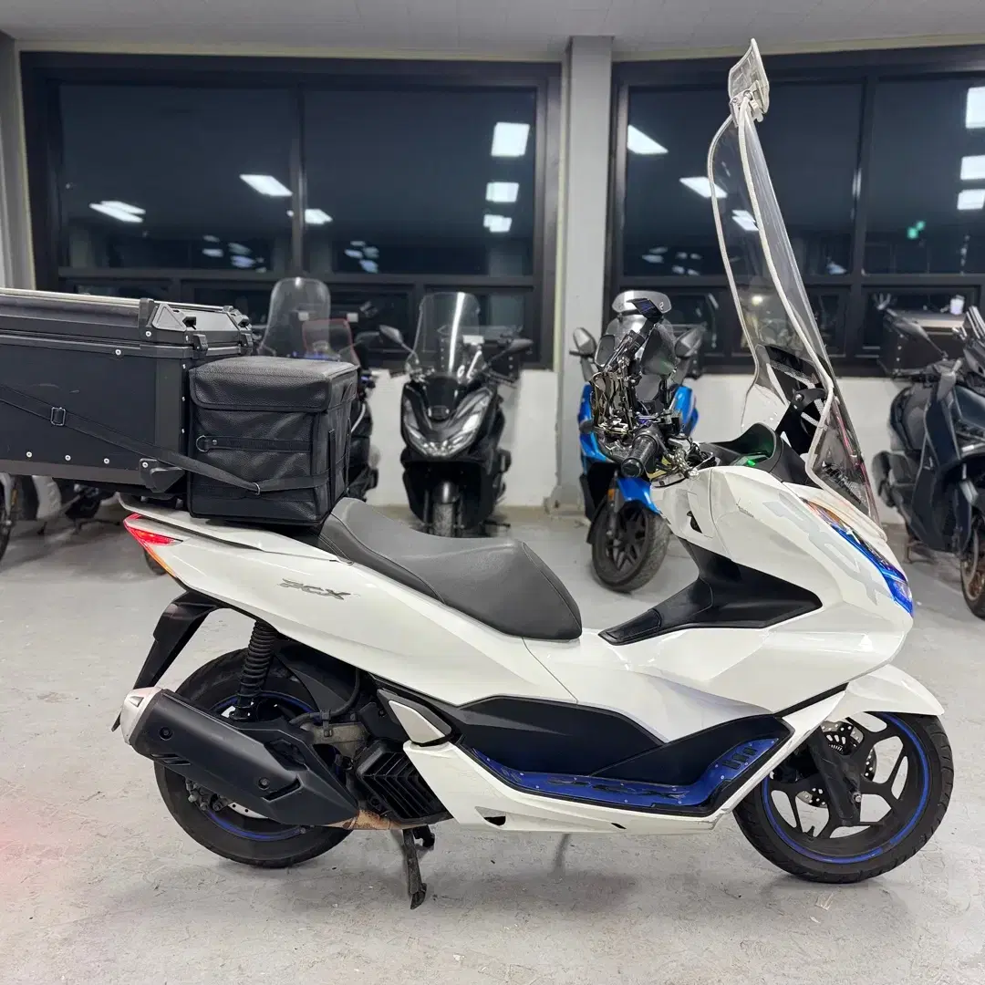 혼다 PCX125 ABS 22년형 7만Km 판매합니다.