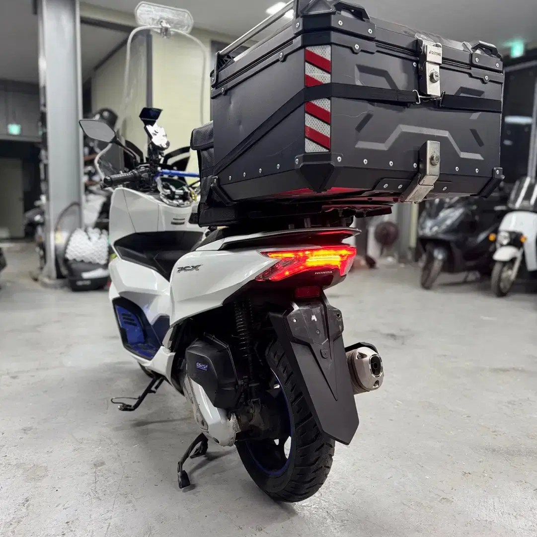 혼다 PCX125 ABS 22년형 7만Km 판매합니다.