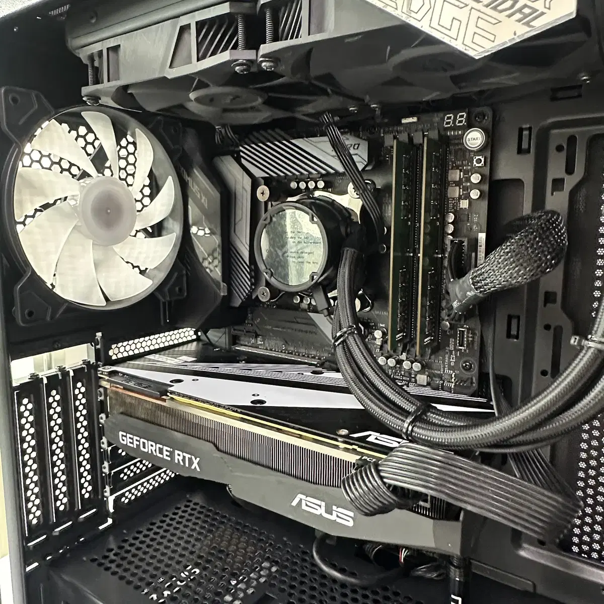 i9-9900k / 2080Ti 고사양 컴퓨터 한대남음