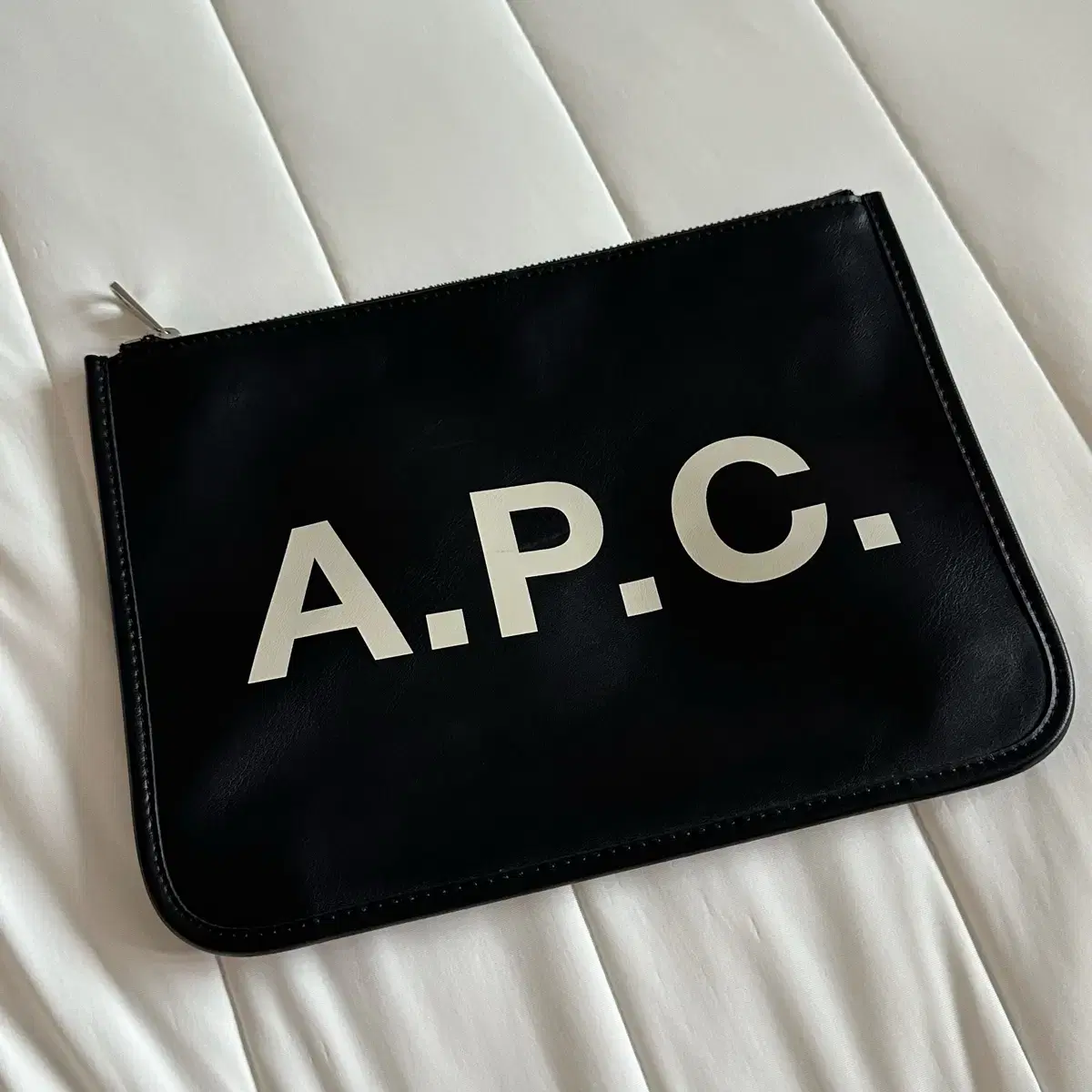 Apc 아페쎄 클러치백 블랙