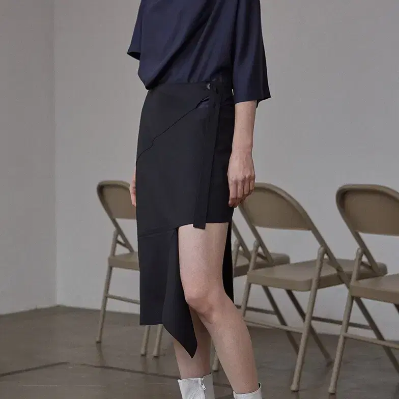 로우클래식 UNBALANCE SKIRT - NAVY