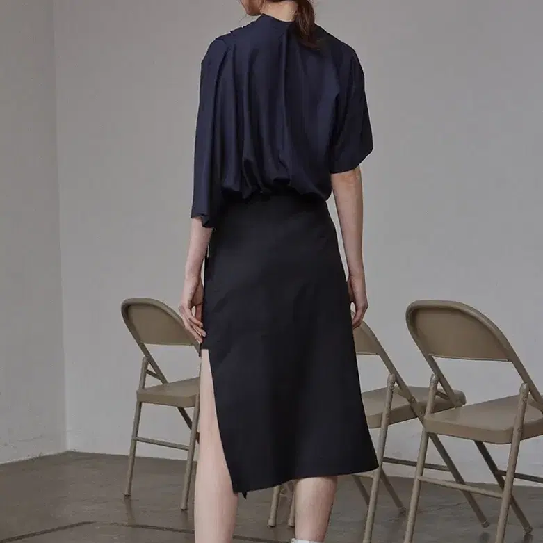 로우클래식 UNBALANCE SKIRT - NAVY