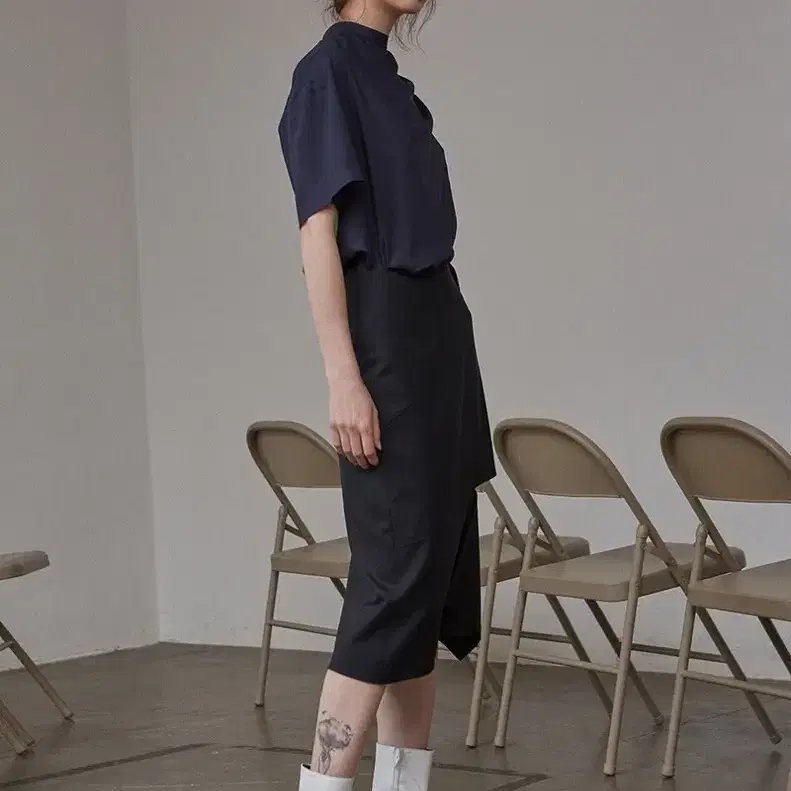 로우클래식 UNBALANCE SKIRT - NAVY