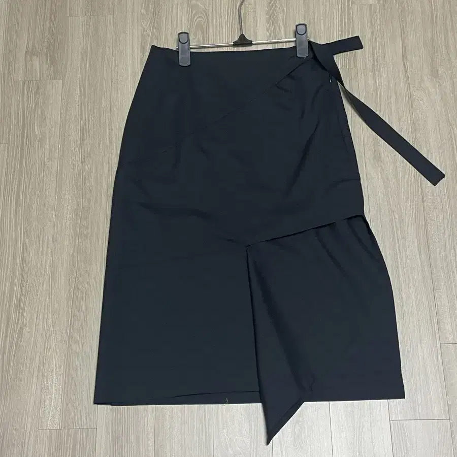 로우클래식 UNBALANCE SKIRT - NAVY