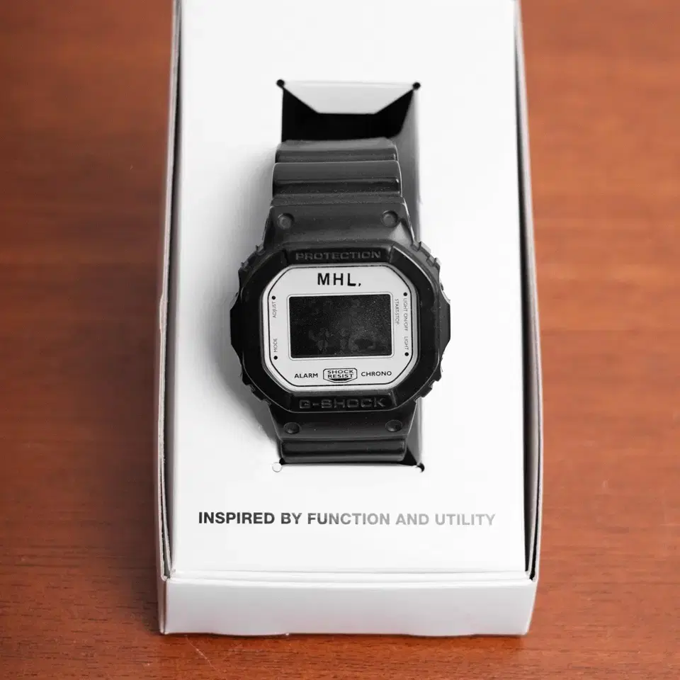 MHL X Casio 마가렛호웰 카시오 협업 시계 DW5600 블랙