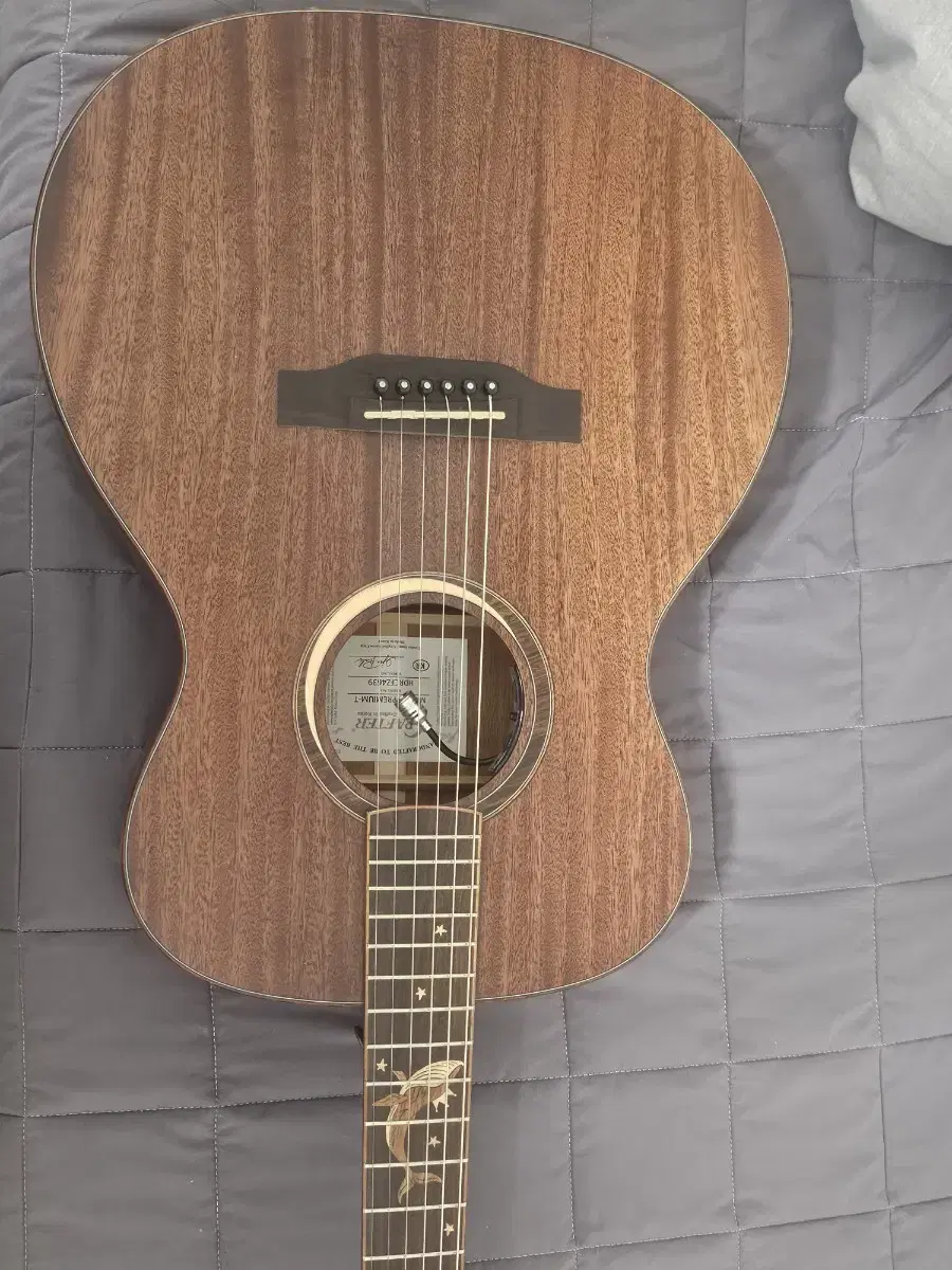 I'm selling a Crafter acoustic guitar.