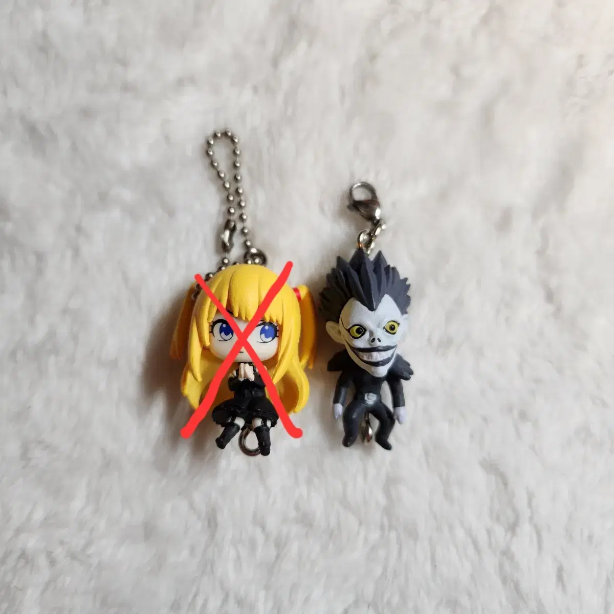 Death Note The connection that is made by pinching the note Mascot dangling keyring Gacha Misa Ryuk