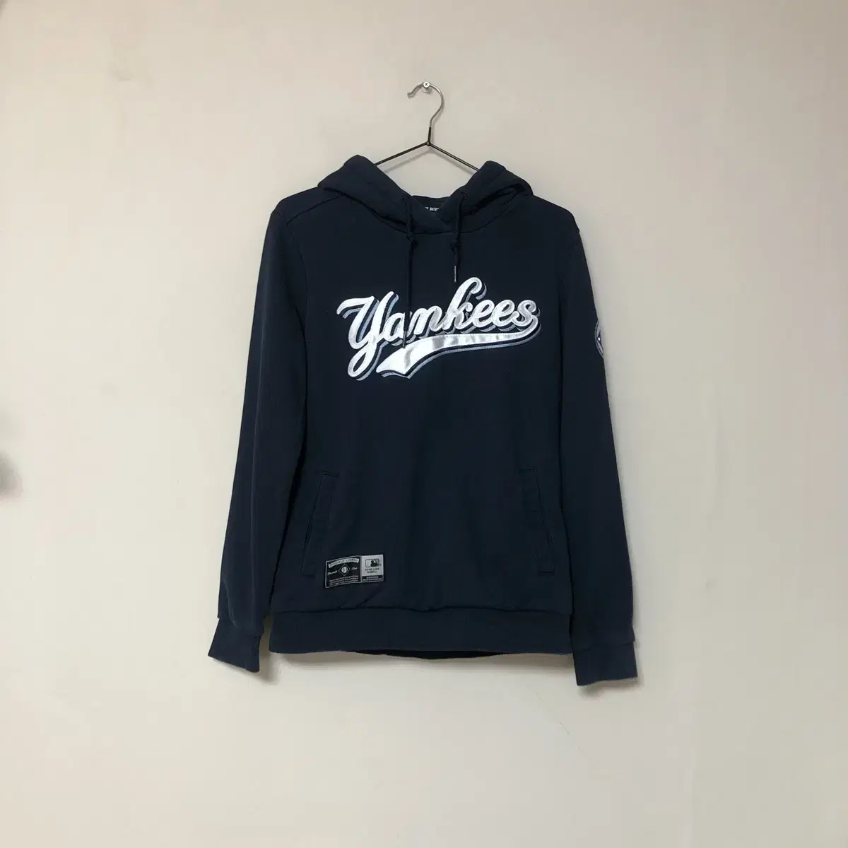 Vintage MLB navy hood t