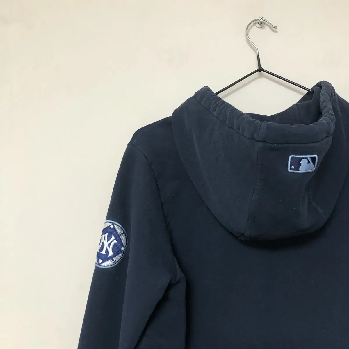 Vintage MLB navy hood t