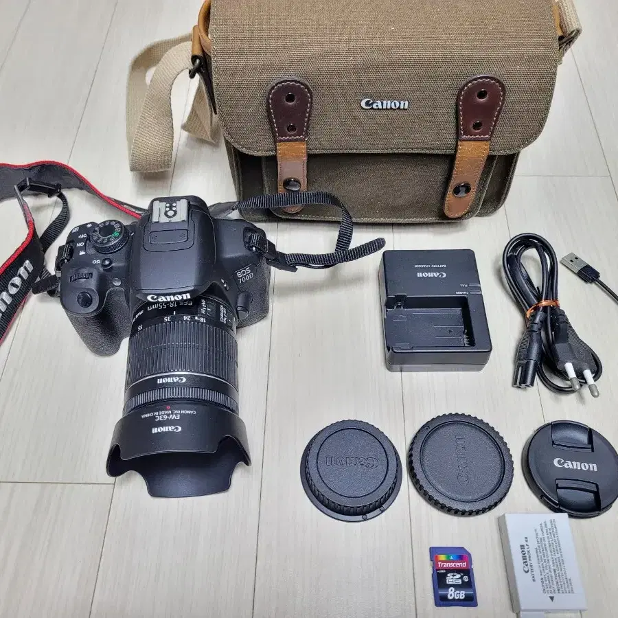 깔끔한 캐논 dslr 카메라 EOS 700D 와 18-55 렌즈 세트