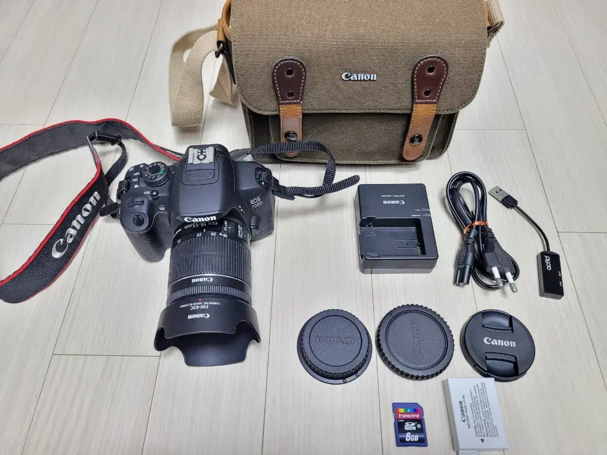 깔끔한 캐논 dslr 카메라 EOS 700D 와 18-55 렌즈 세트