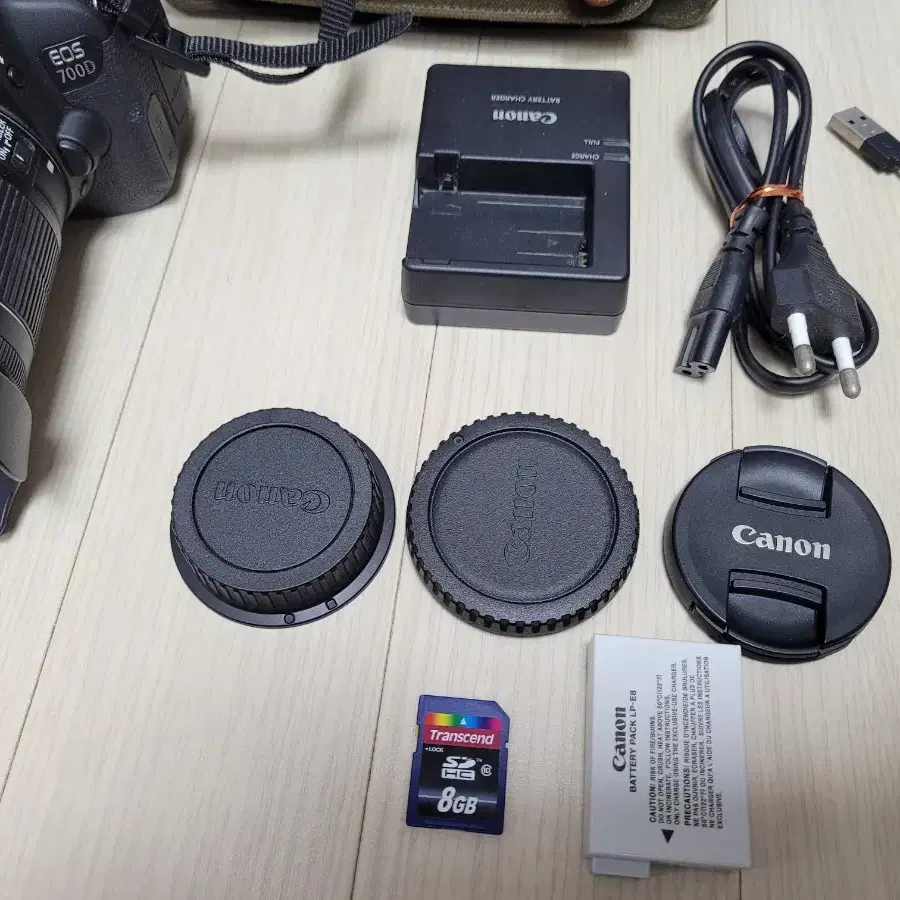 깔끔한 캐논 dslr 카메라 EOS 700D 와 18-55 렌즈 세트