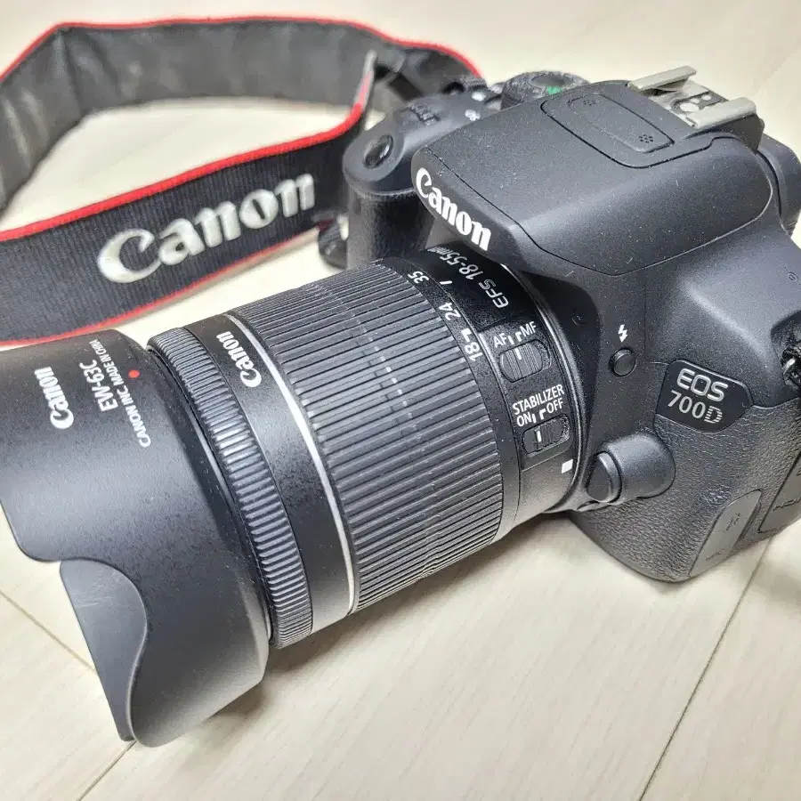 깔끔한 캐논 dslr 카메라 EOS 700D 와 18-55 렌즈 세트