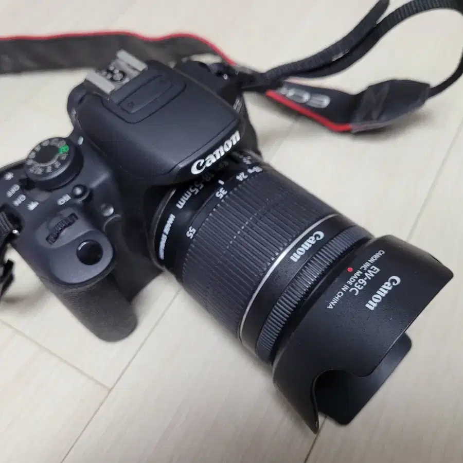 깔끔한 캐논 dslr 카메라 EOS 700D 와 18-55 렌즈 세트