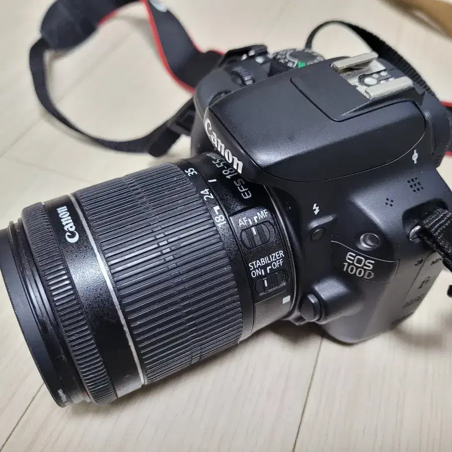 캐논 소형사이즈 DSLR 카메라 EOS 100D 와 18-55렌즈 세트