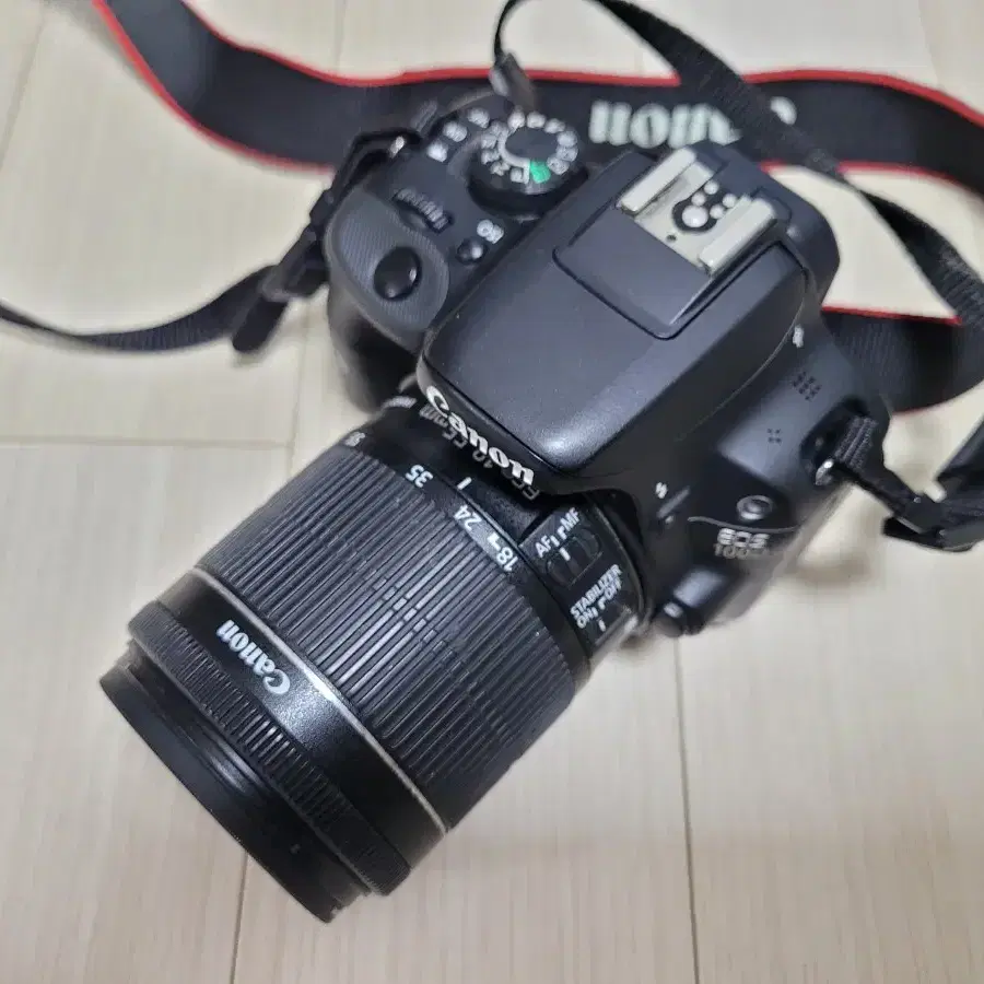 캐논 소형사이즈 DSLR 카메라 EOS 100D 와 18-55렌즈 세트