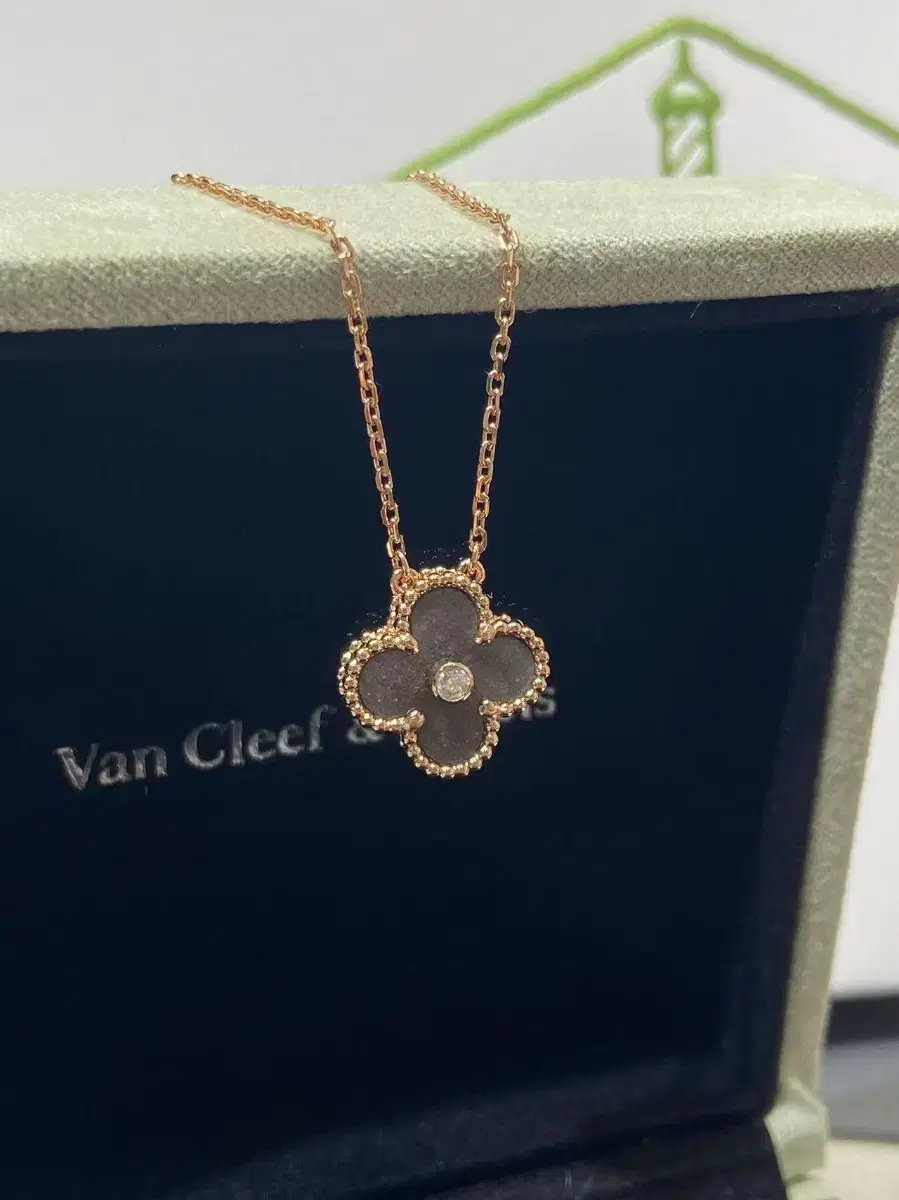 Van Cleef & Arpels한정 네잎 클롭 펜던트 목걸이