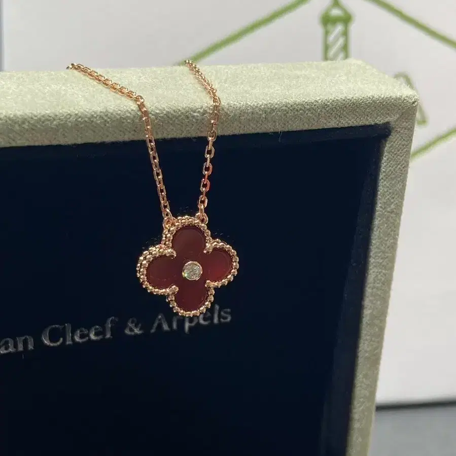 Van Cleef & Arpels한정 네잎 클롭 펜던트 목걸이