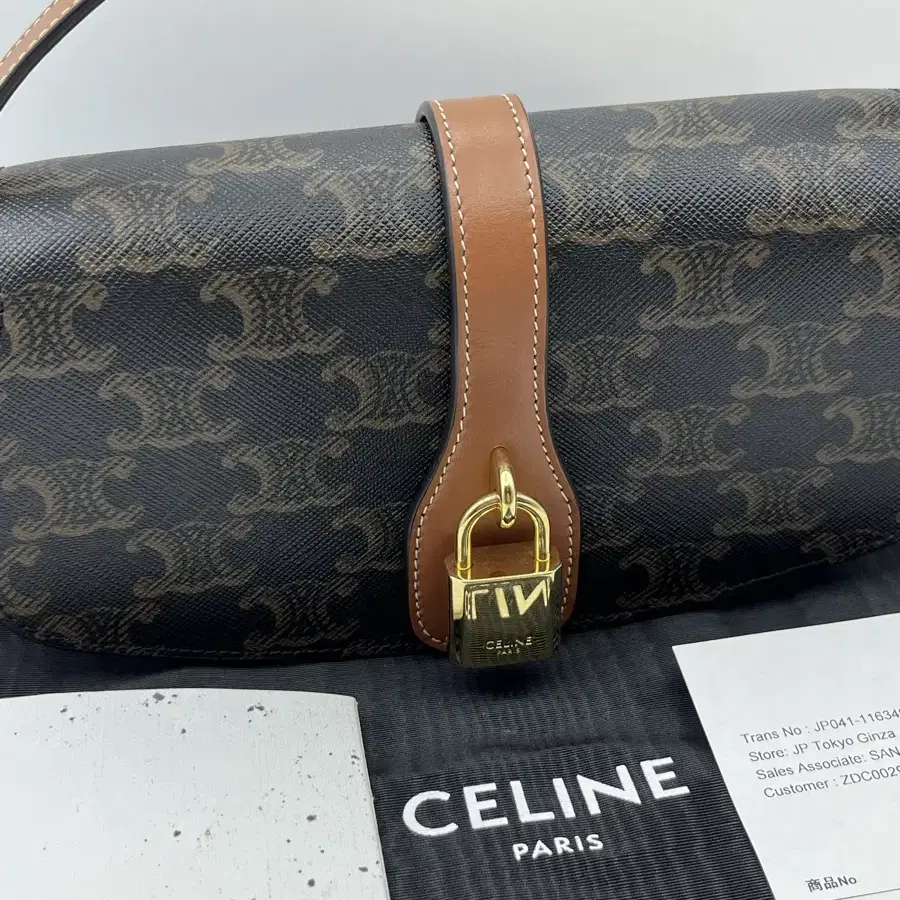 [새상품급]셀린느 타부 스트랩 클러치 트리옹프 캔버스 celine