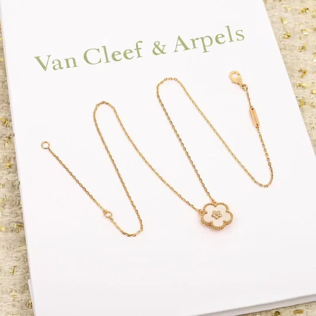 Van Cleef & Arpels신상 클럽 펜던트 목걸이