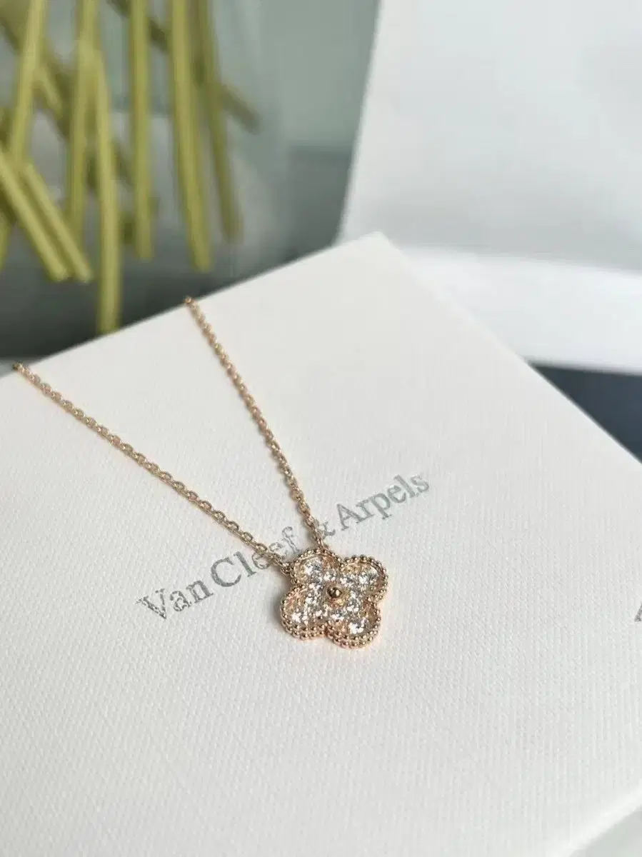 Van Cleef & Arpels 네 잎 클롭 펜던트 목걸이