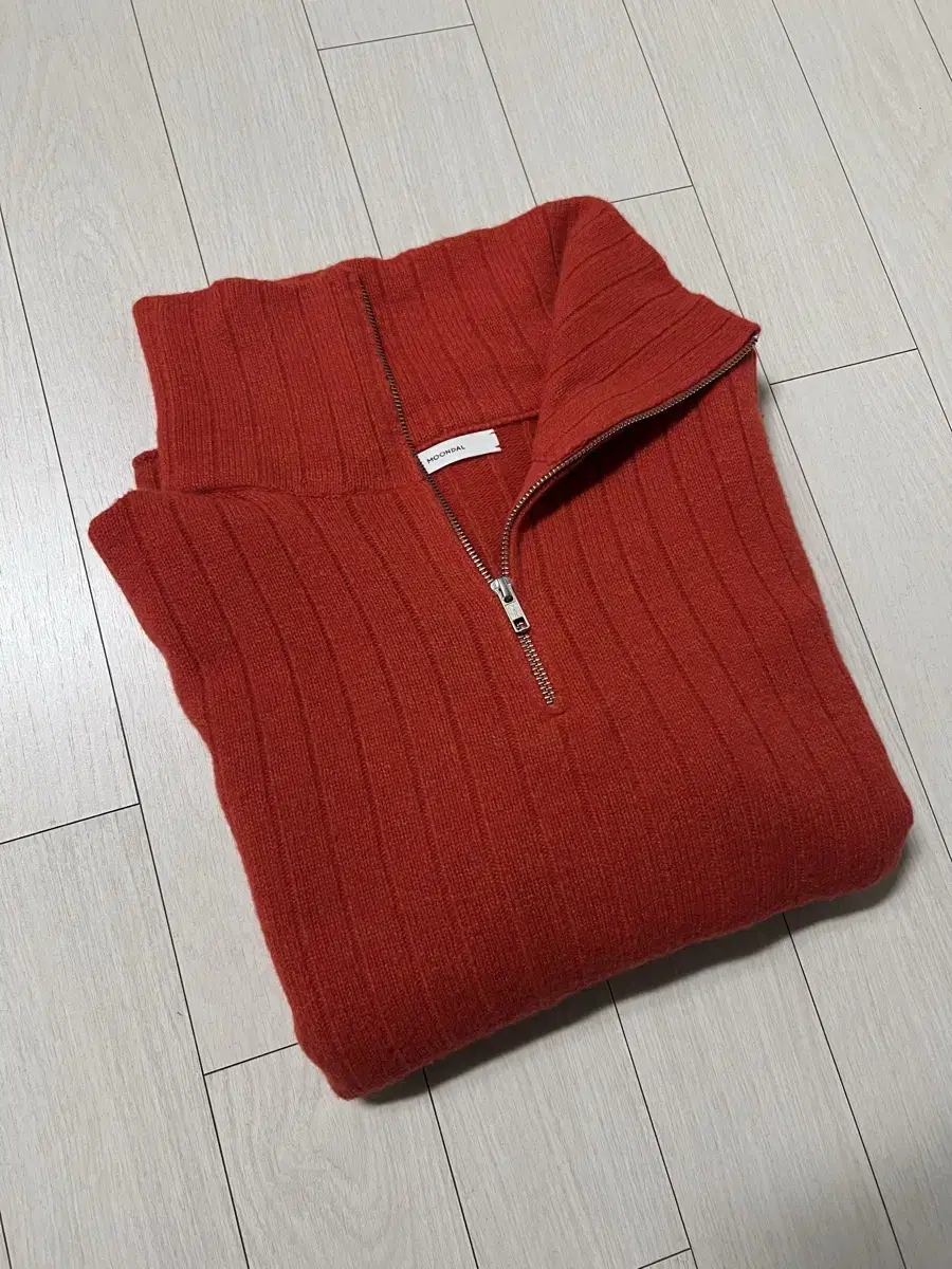 문달 Moondal Zip-up Knit in Redorange