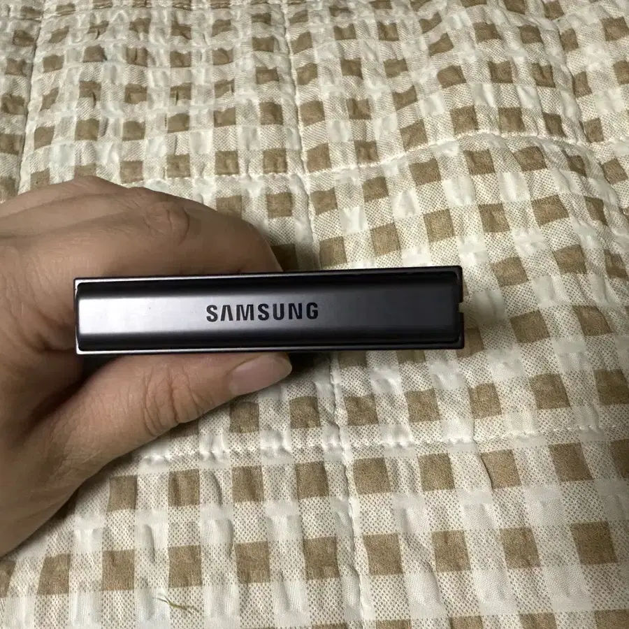 갤럭시 Z플립6 512GB 삼케플 포함 판매합니다.