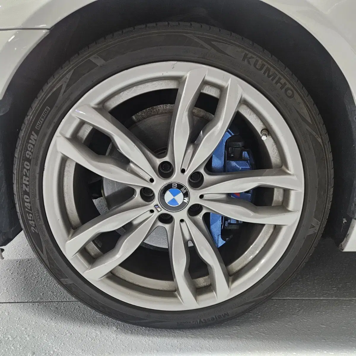 bmw f10 550d 정품휠 타이어 434m 대품필요