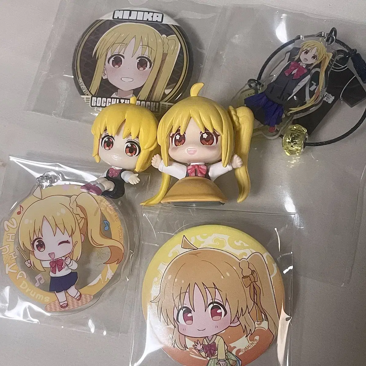 Botchiderak Rock E.ji Chi Niji Ka Gacha Figure Can Badge acrylic keyring Collet Wire Key Holder